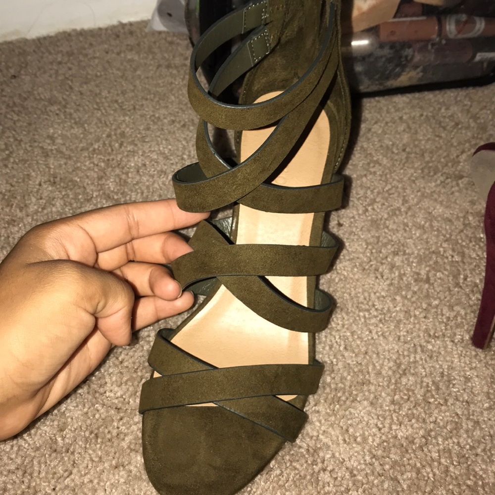 Heels - Picture 3 of 3